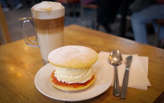 Cafe latte and cake