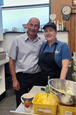 Steve Roberts leaving, With Auntie Dollys owner