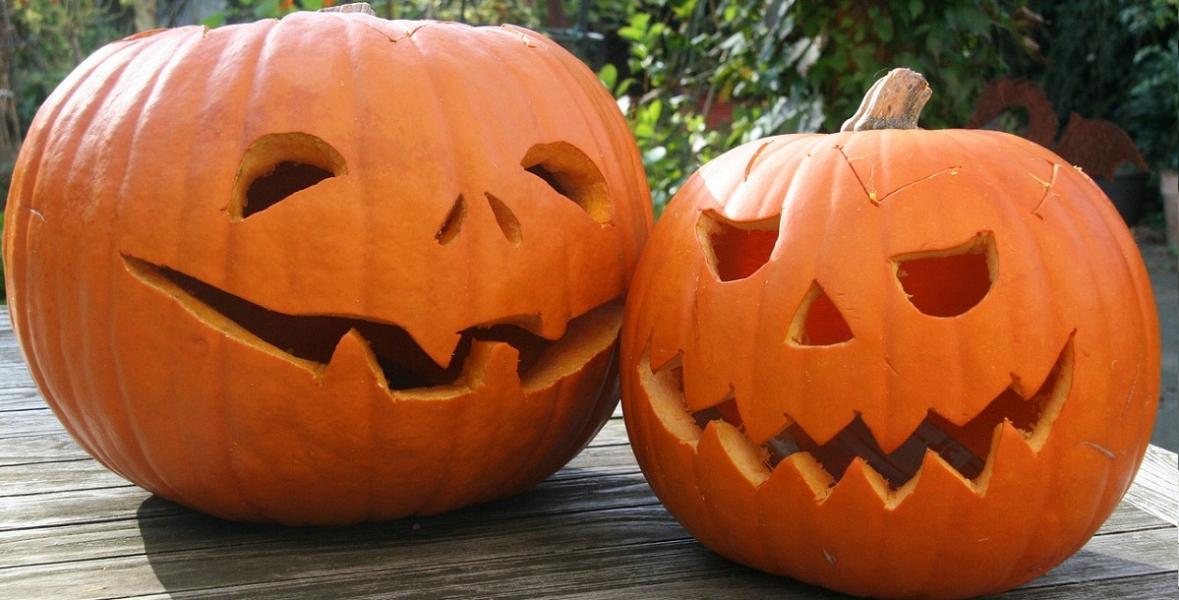 Pumpkins with carved faces Pumpkins with carved faces