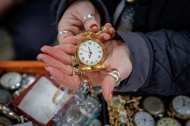 Karen's Collectables vintage pocket watch